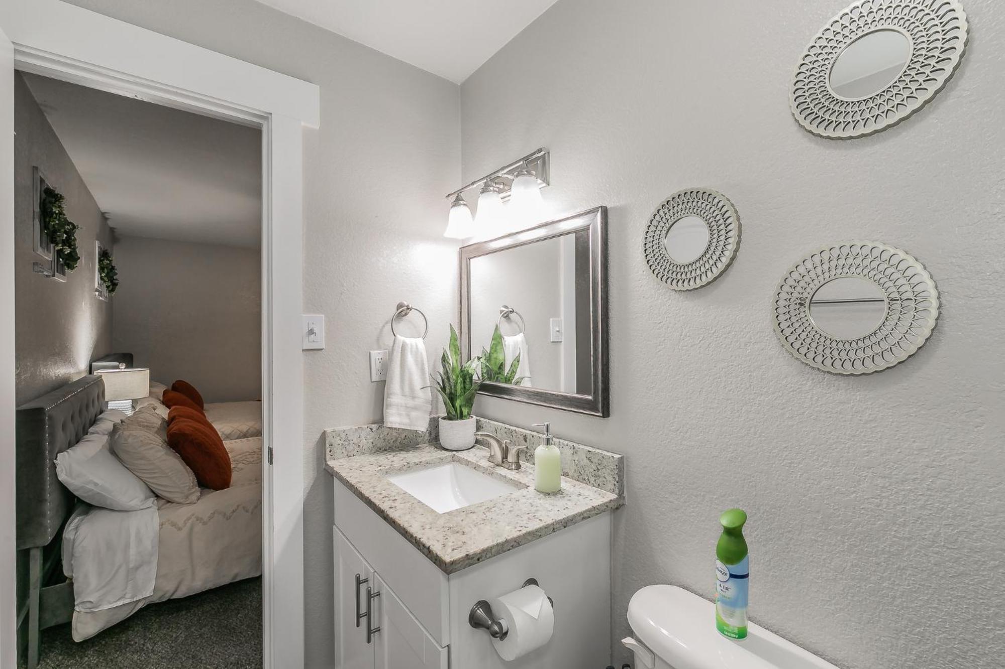 Cozy 2Br Farmhouse Apt - Sleeps 8 - Free Parking! Arlington Kültér fotó