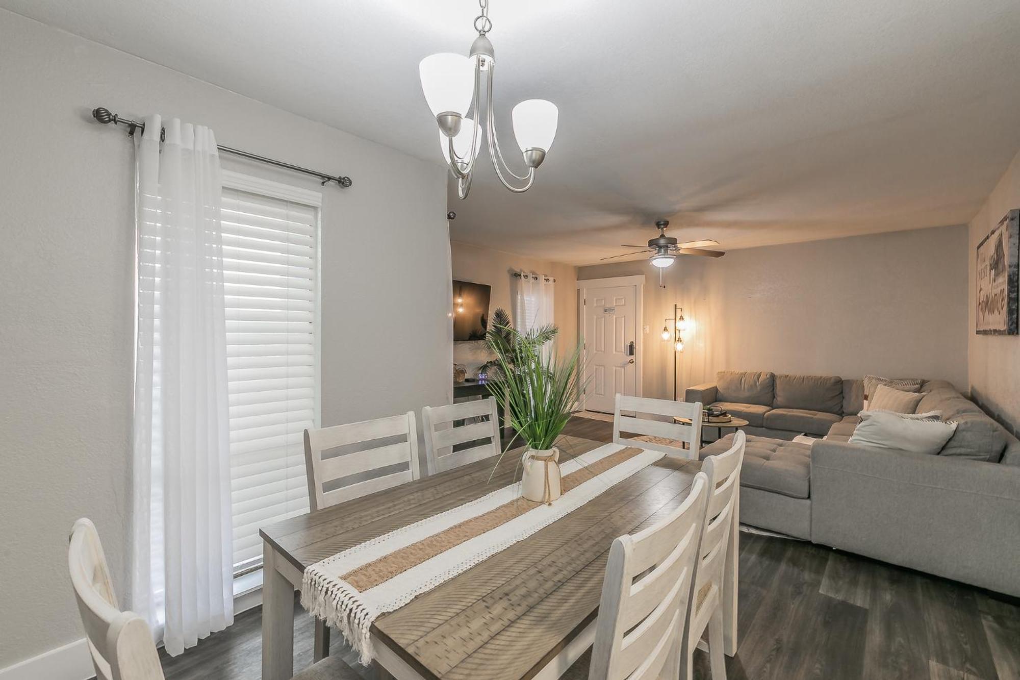 Cozy 2Br Farmhouse Apt - Sleeps 8 - Free Parking! Arlington Kültér fotó